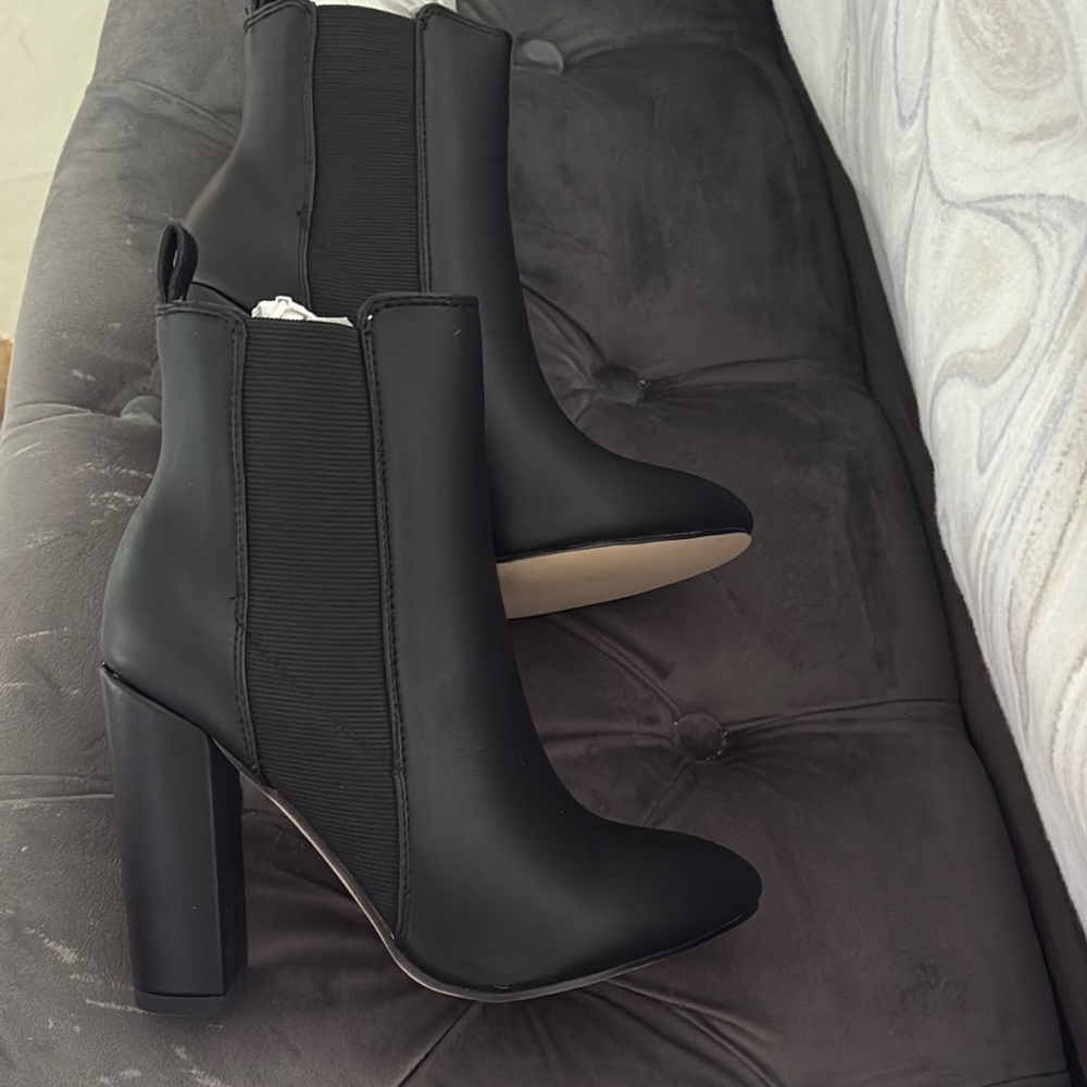 BRAND NEW! 
Elegant Black Ankle Boots